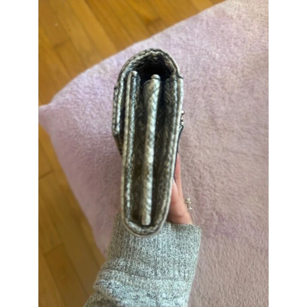 Guess Wallet - Picture 4 of 7